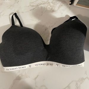 Victoria Secret bra lightly lined wireless